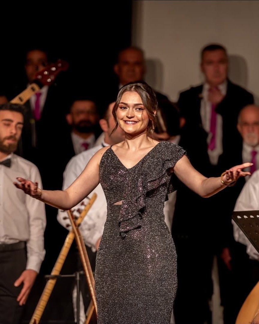 ♫ Tolga Çandar · Pek Yokuşmuş Cavır Asarın Yolları